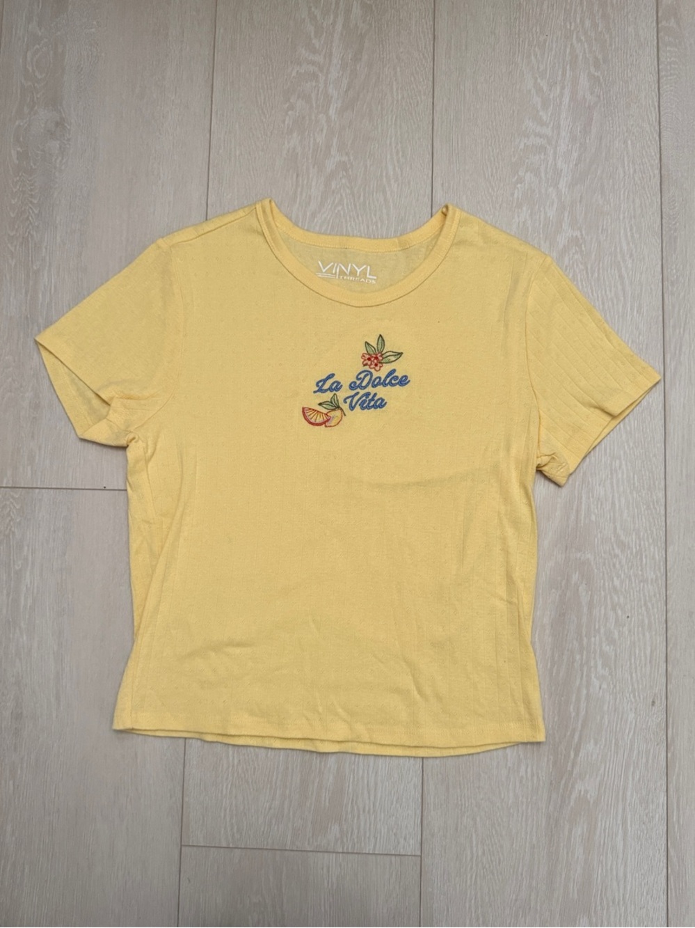 ✨Vinyl Threads La Dolce Vita Yellow Graphic Short Sleeve Tee